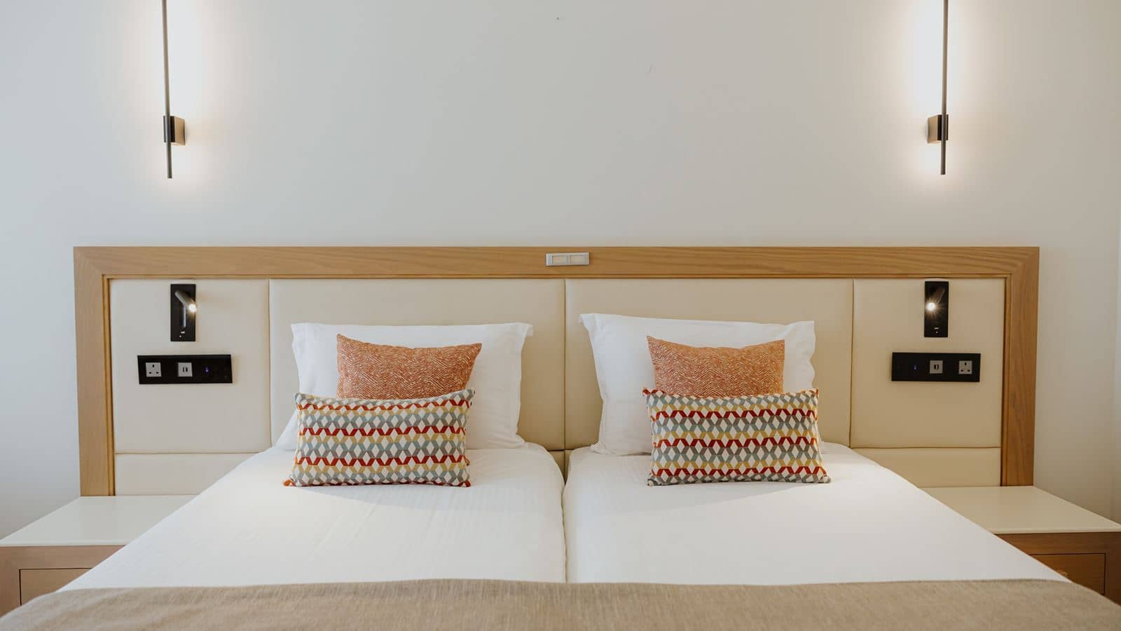 rooms-superior-room--sea-view-balcony-