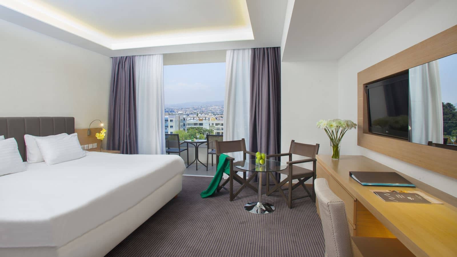 rooms-deluxe-suite-seaview-balcony