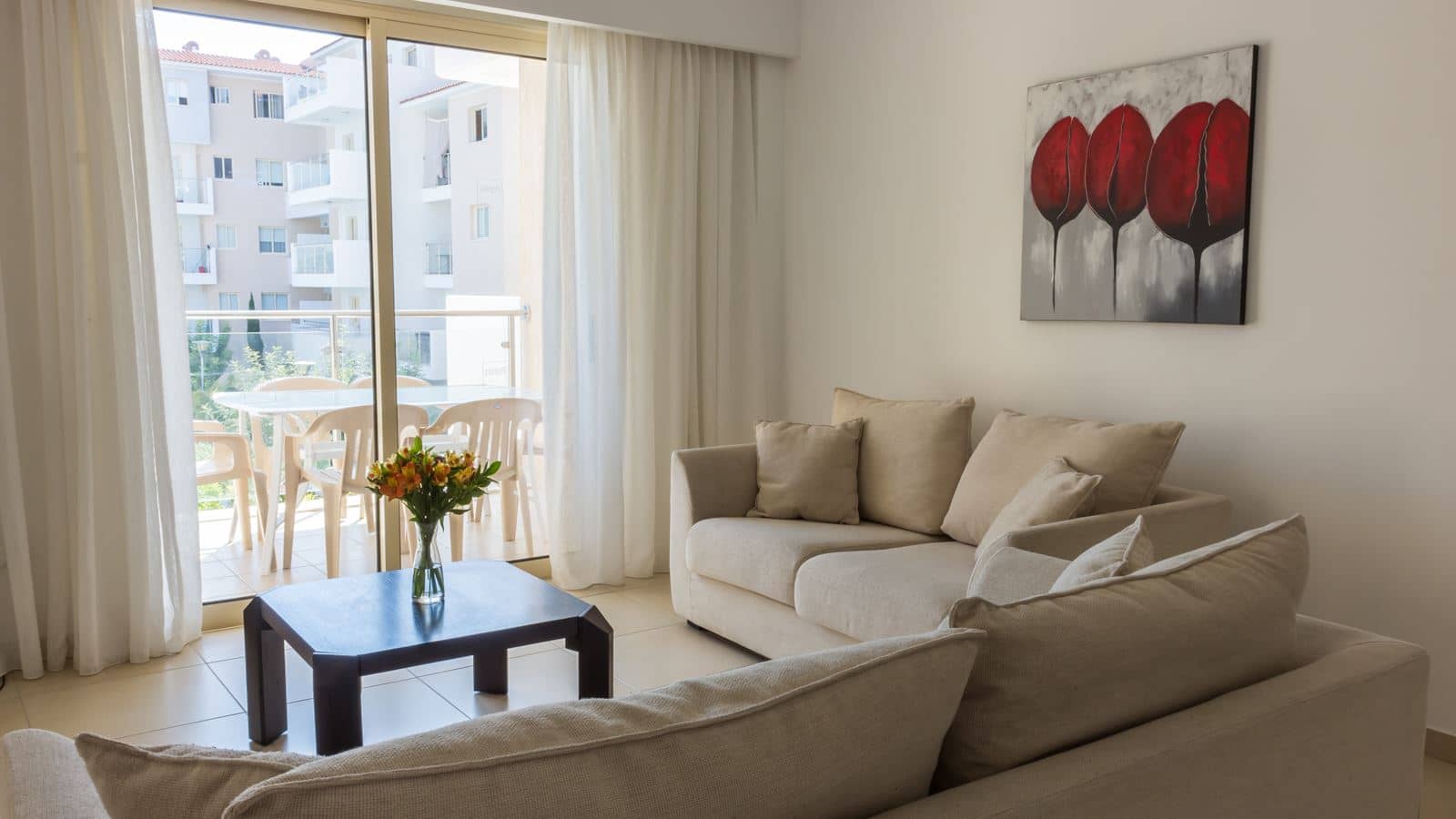 rooms-2-bedroom-comfort-apartment-balcony