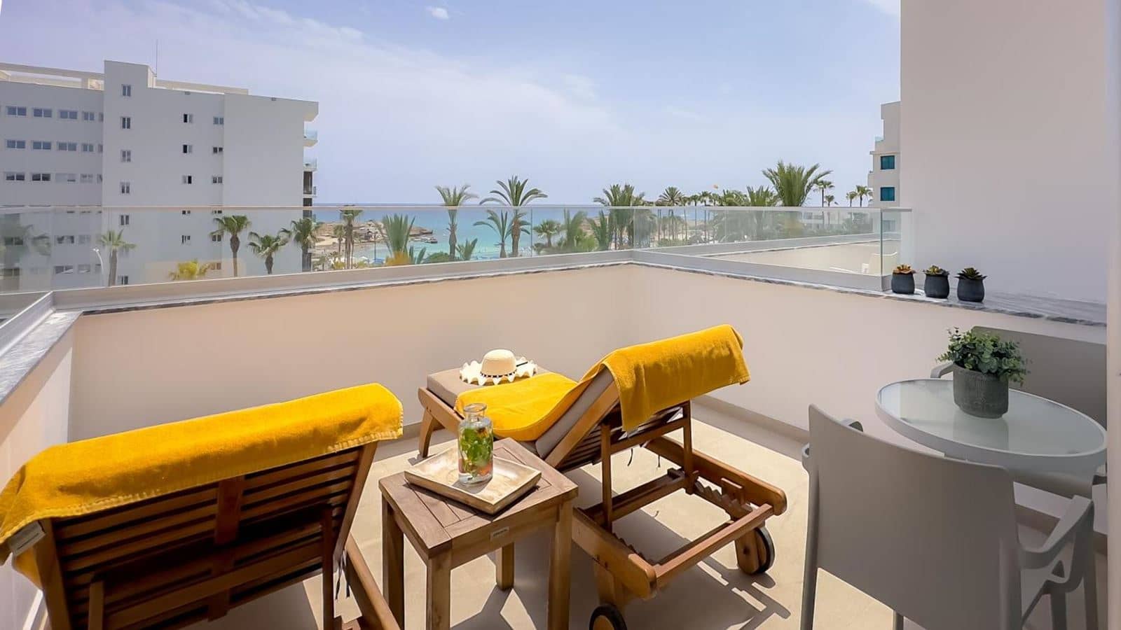 rooms-superior-room-seaview-balcony