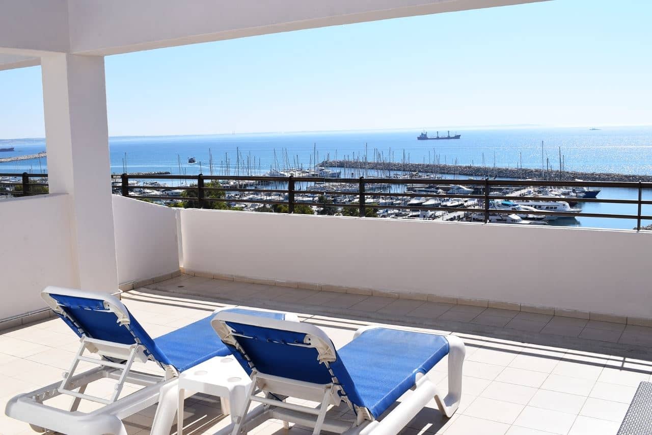 rooms-standard-apartment-balcony-or-terrace