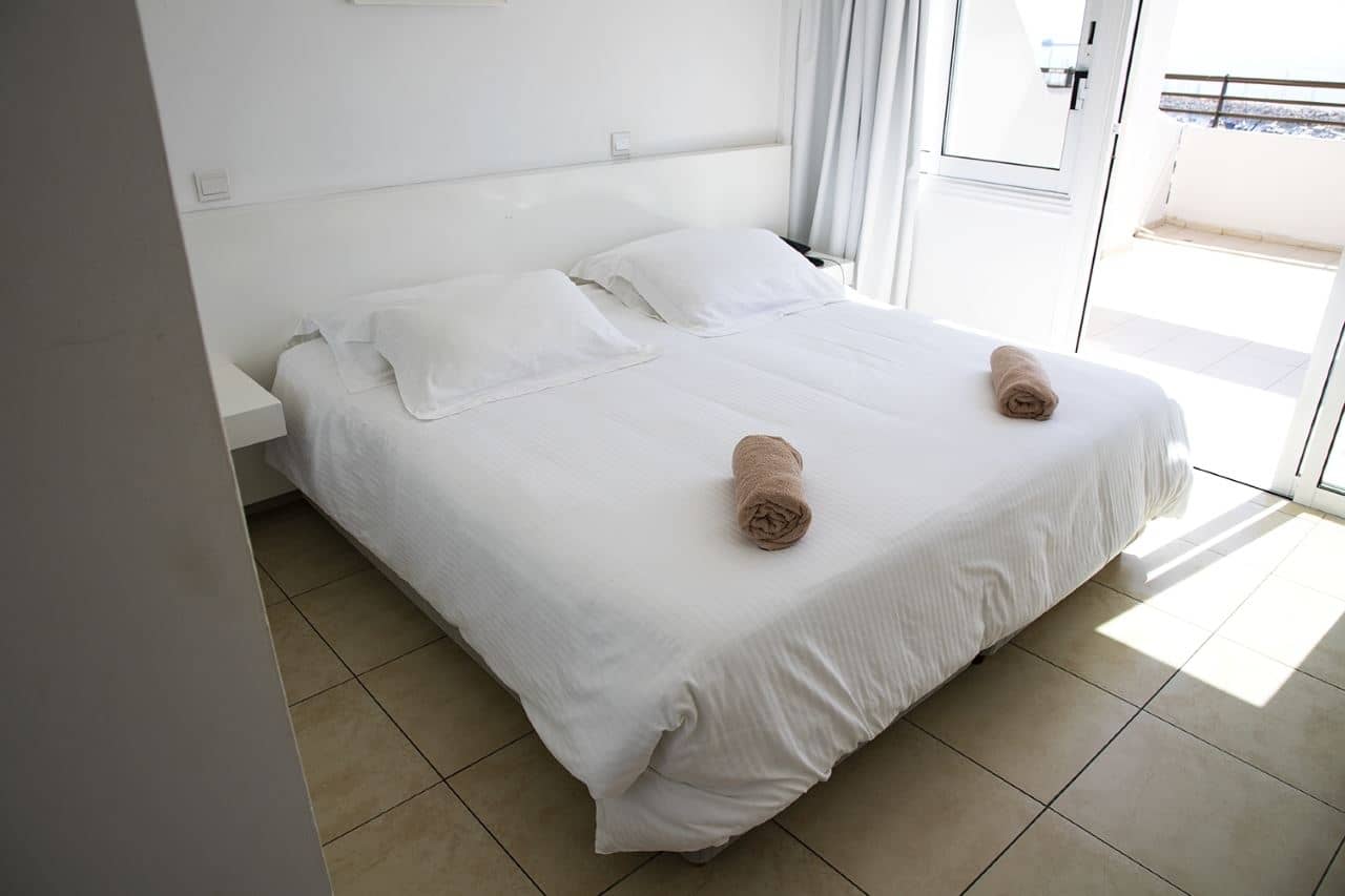 rooms-1-bedroom-standard-apartment-seaview