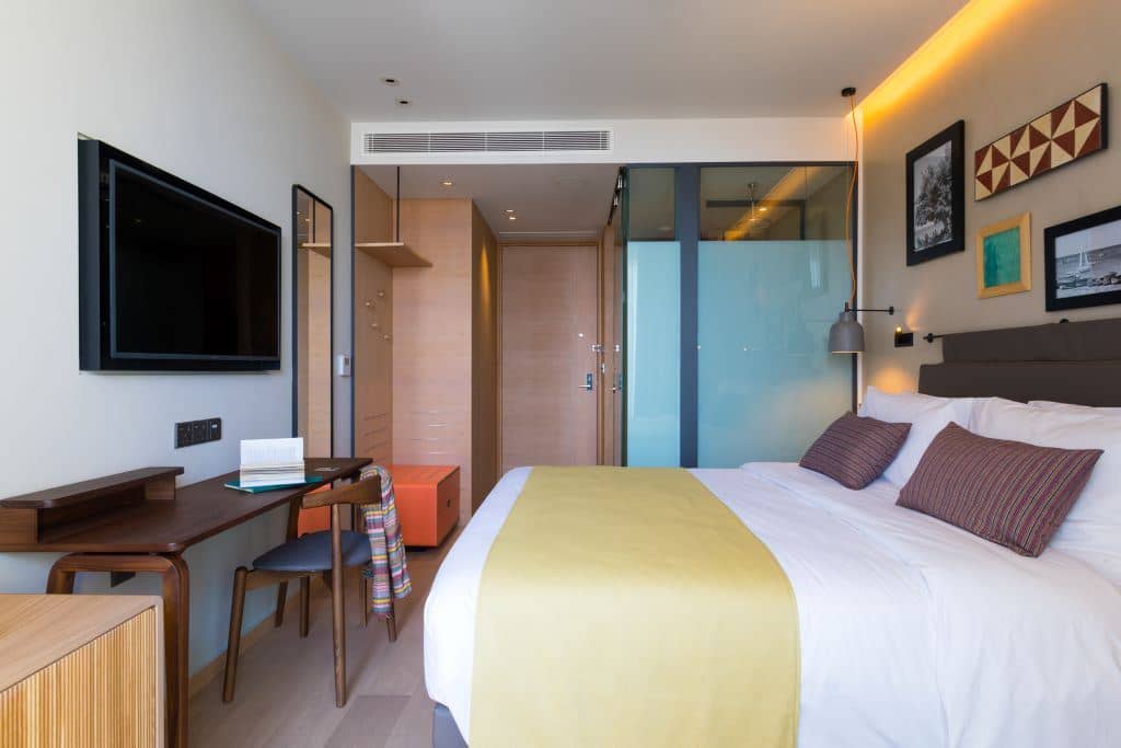 rooms-deluxe-room-cityview-balcony