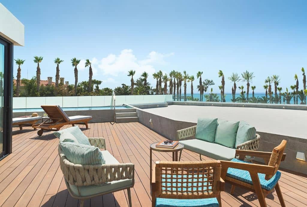 rooms-sea-scape-junior-suite-sea-view-swim-up