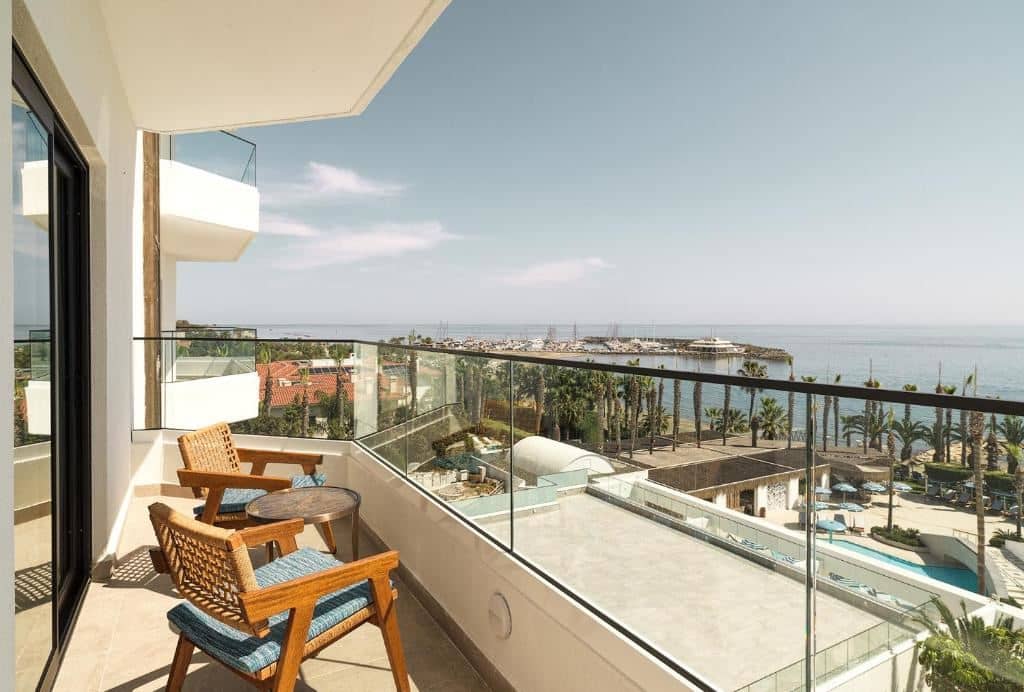 rooms-1-bedroom-signature-suite-sea-view
