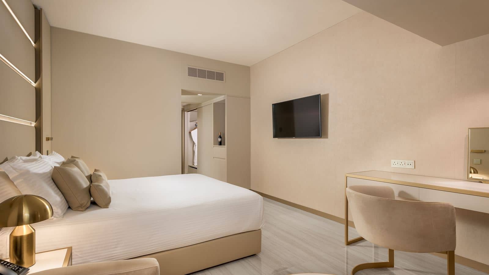 rooms-singleuse-deluxe-room-lateralseaview-balcony