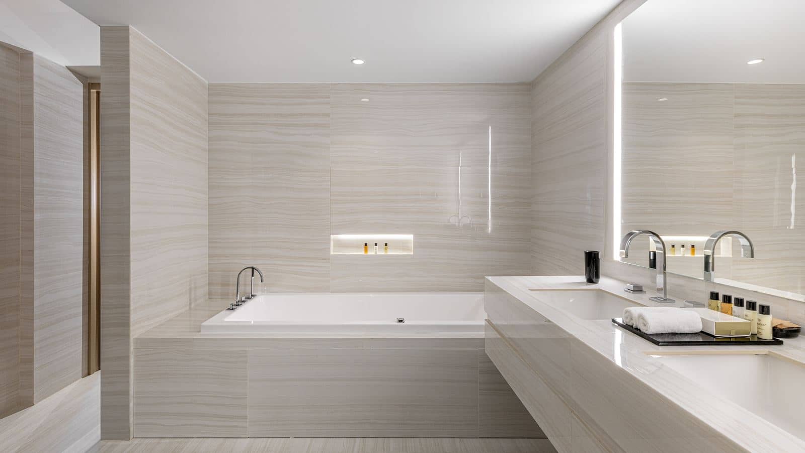 rooms-prestige-suite-swimuppoolterrace