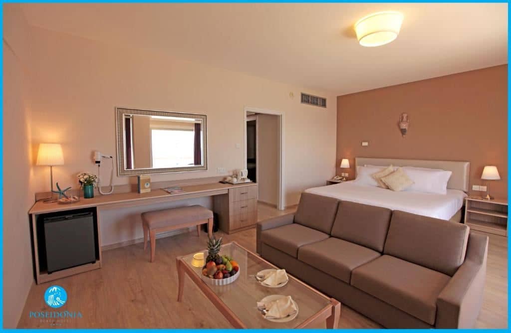 rooms-standard-familyroom-balcony