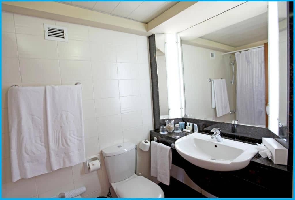 rooms-standard-familyroom-seaview-balcony