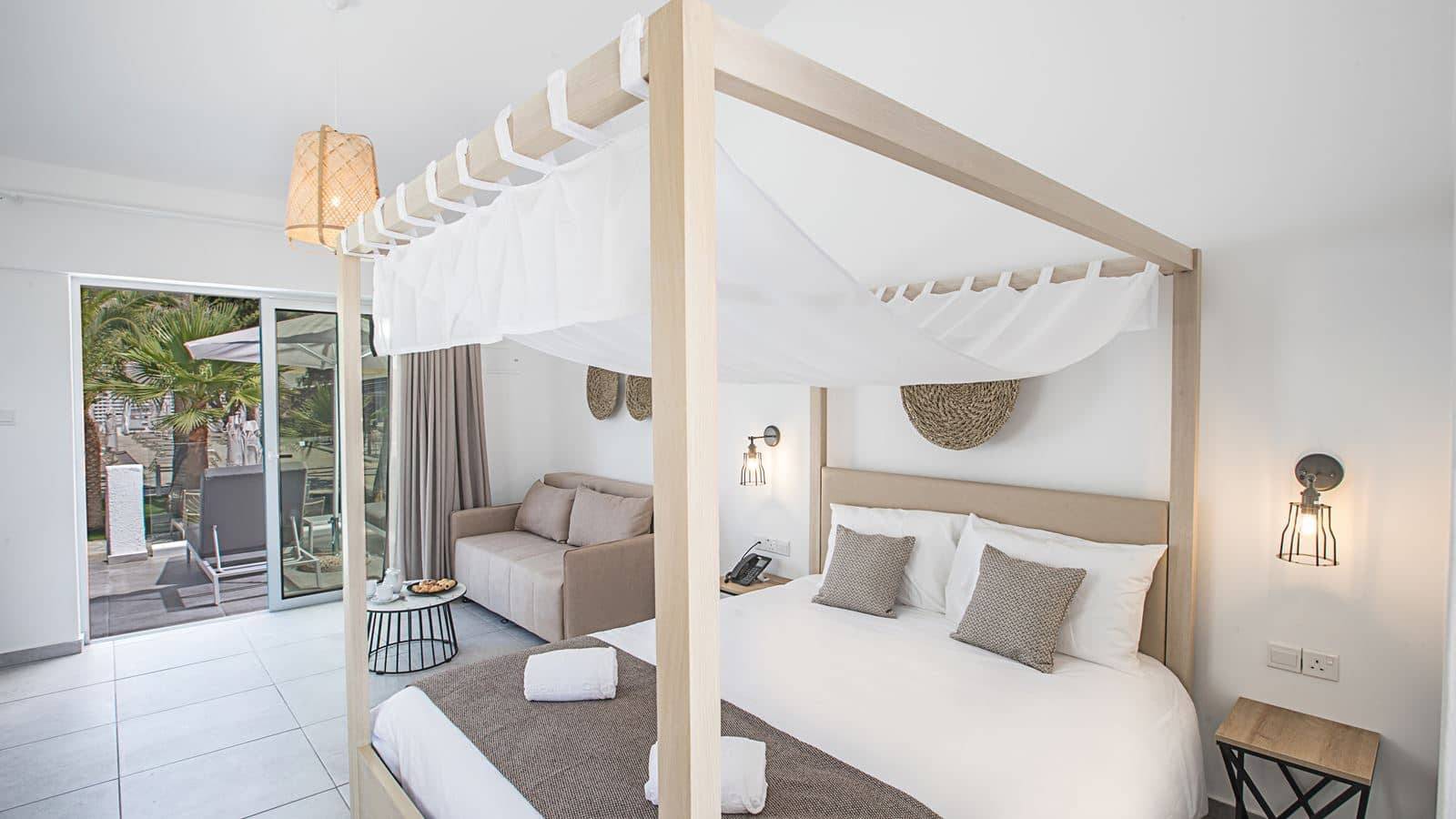 rooms-standard-bungalow-sharedpoolterrace