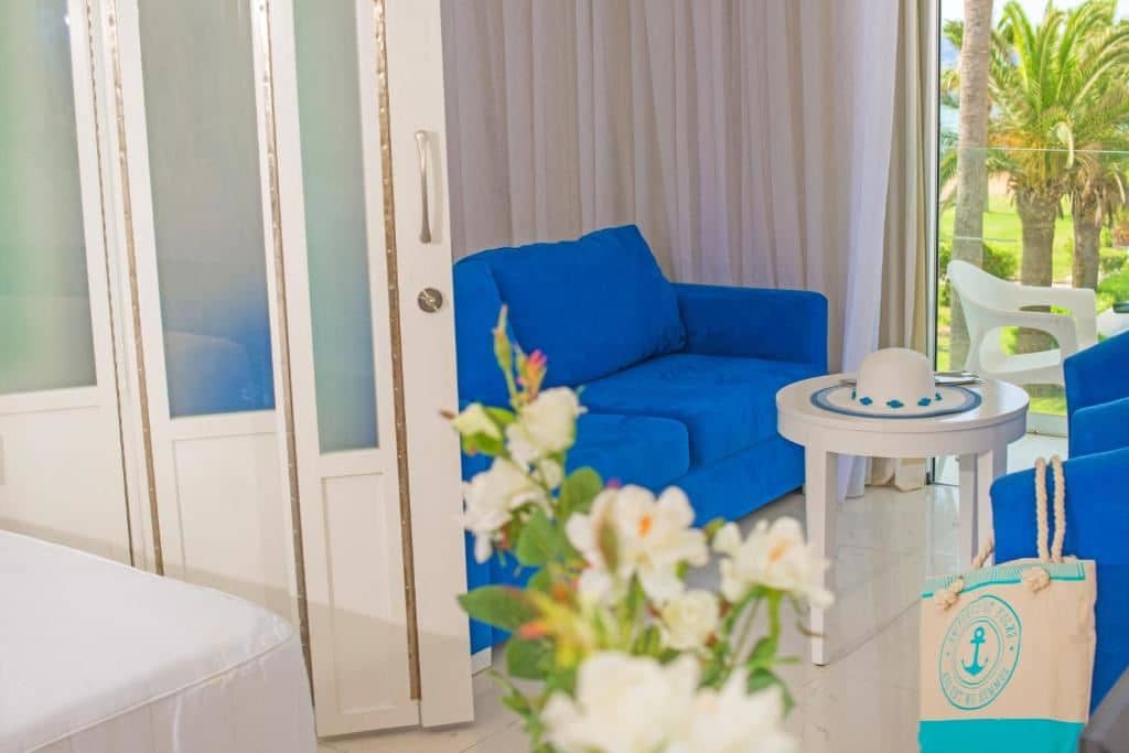 rooms-single-superior-room-gardenview-balcony