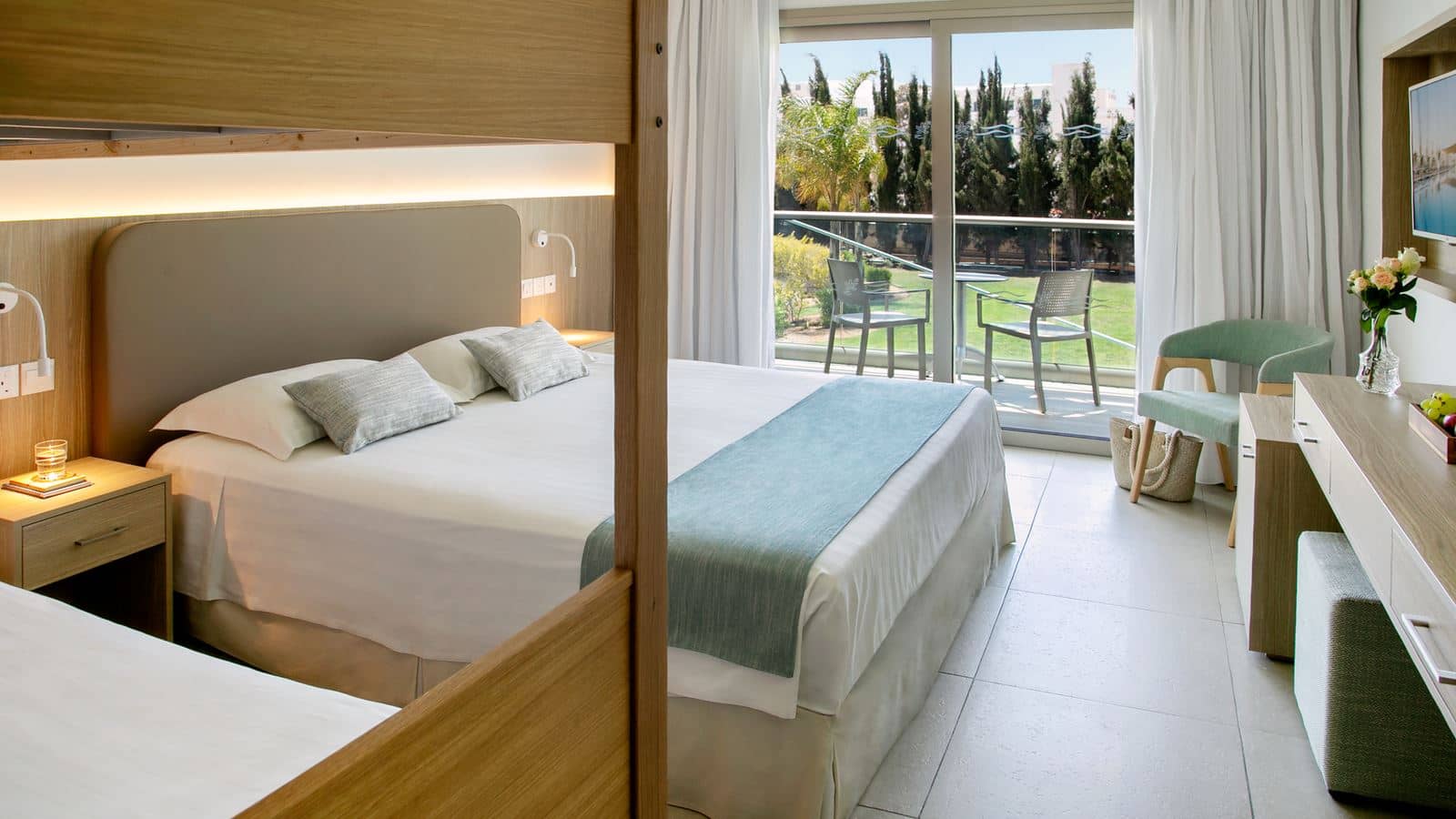 rooms-family-room-garden-view