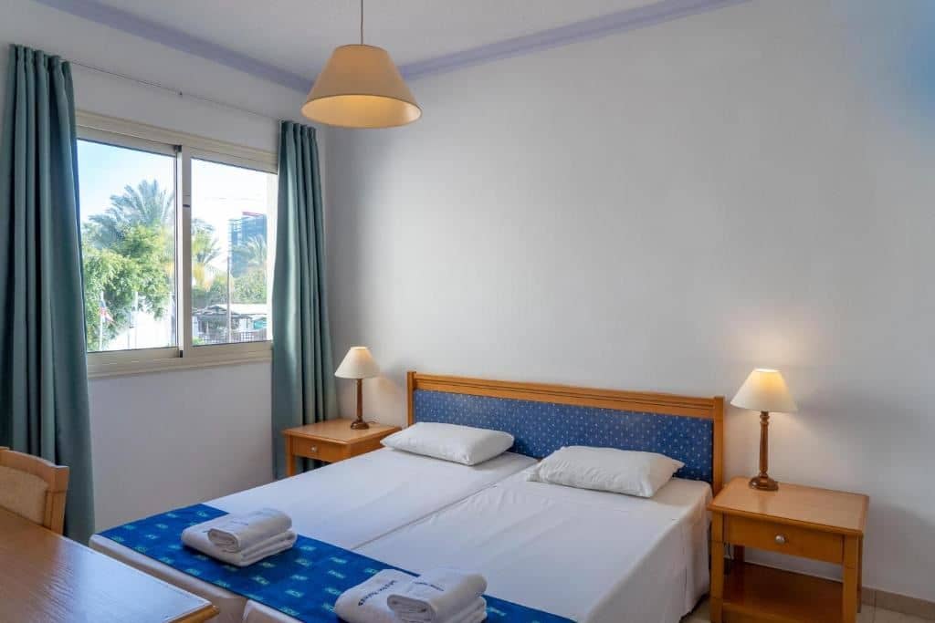 rooms-2-bedroom-standard-apartment