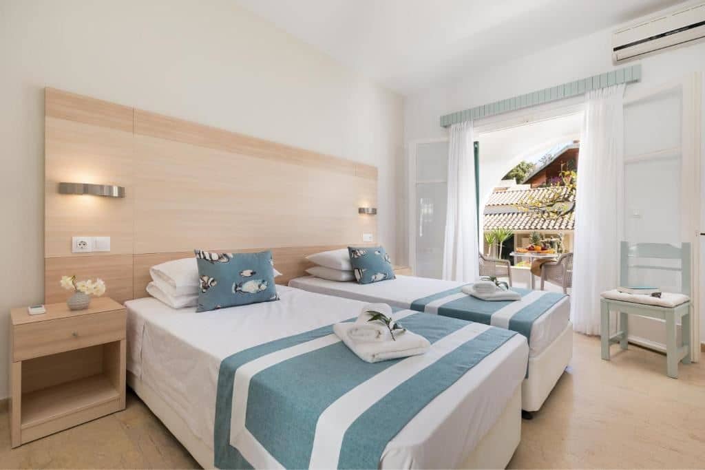 rooms-singleuse-standard-room-lateralseaview-balcony