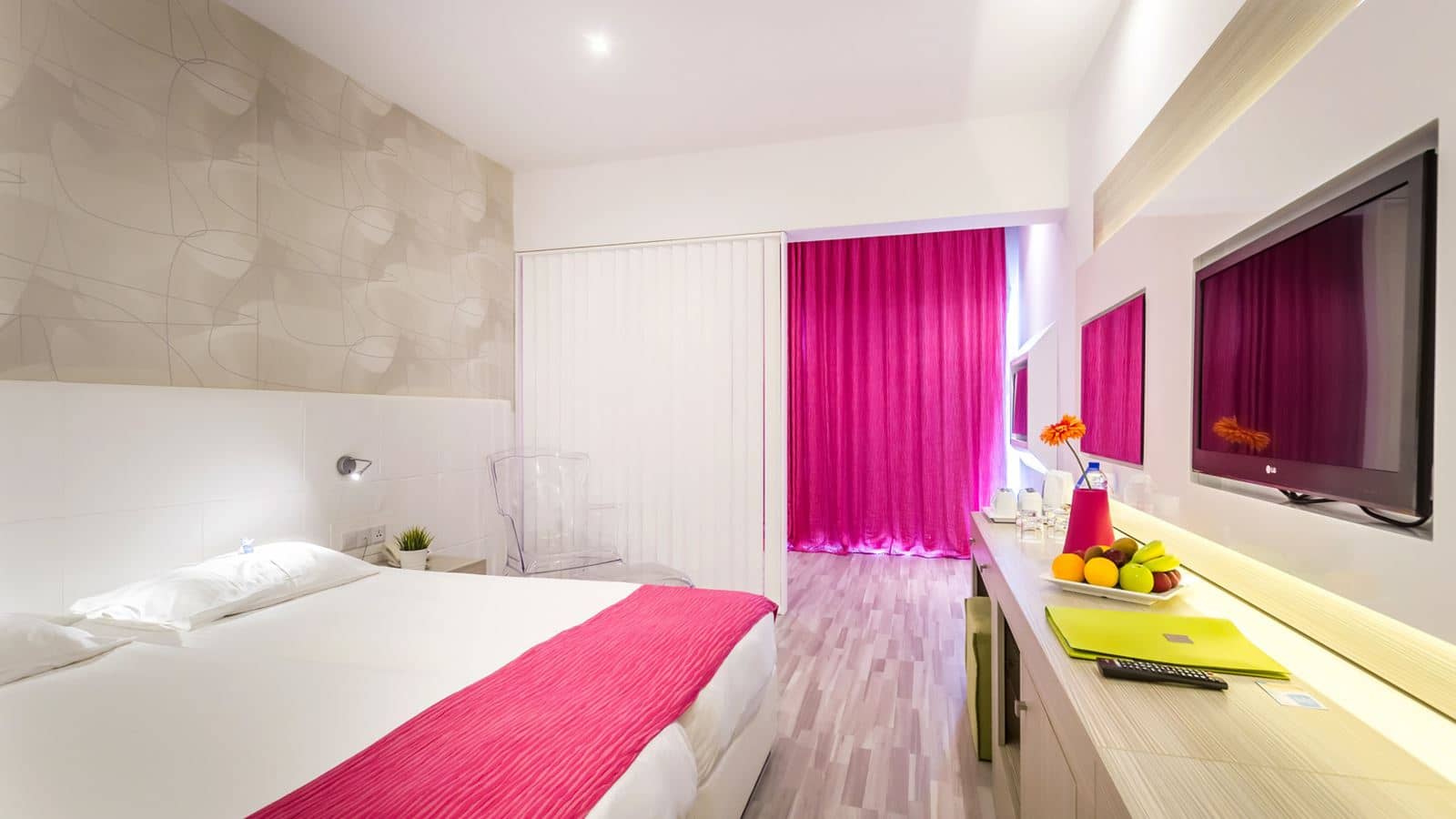 rooms-standard-familysuite-inland-view-balcony-or-terrace