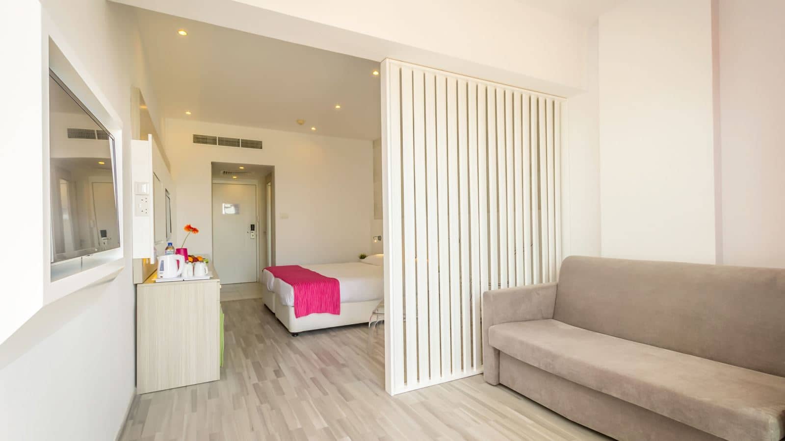 rooms-standard-familysuite-inland-view-balcony-or-terrace