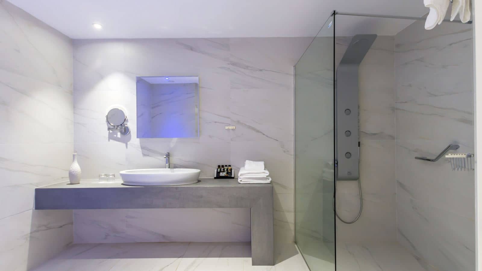 rooms-standard-familysuite-inland-view-balcony-or-terrace