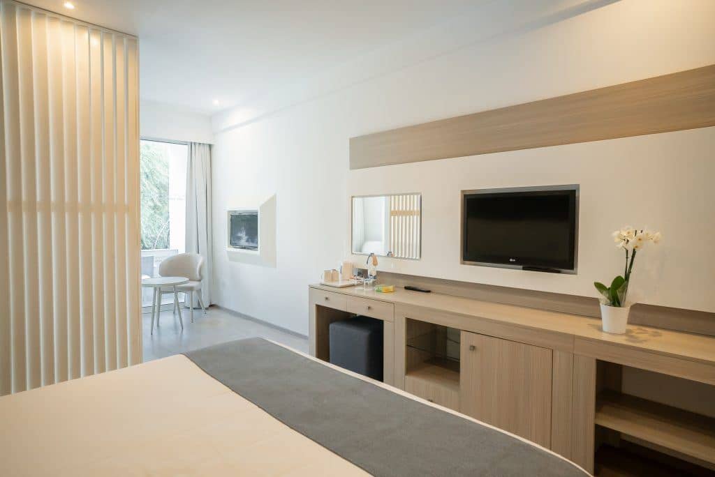 rooms-standard-familyroom-inland-view-balcony-or-terrace