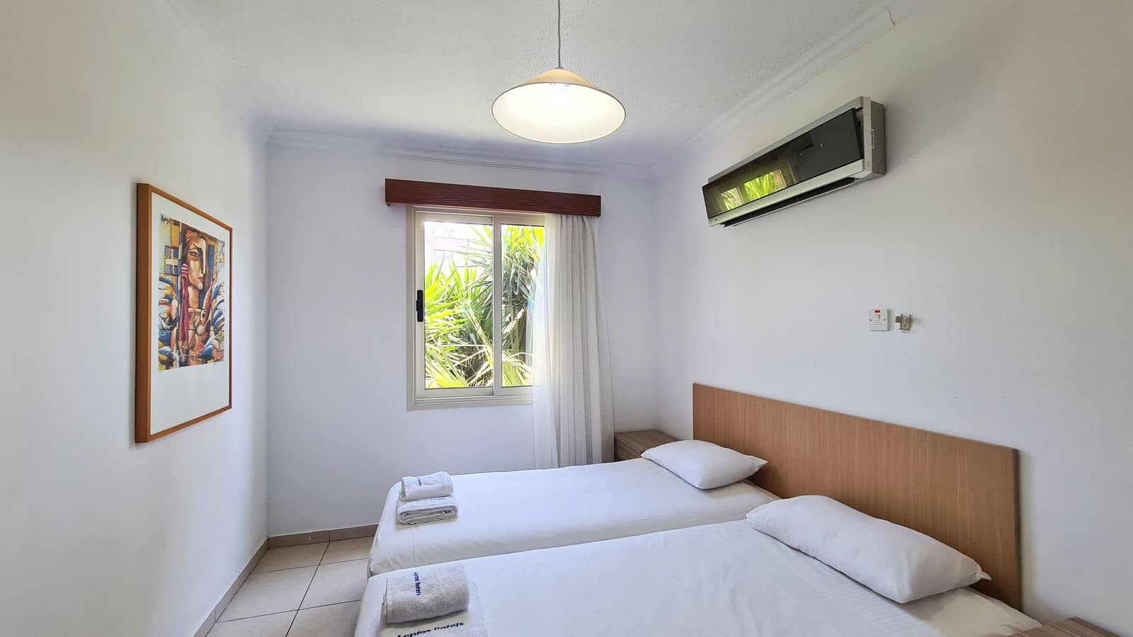 rooms-2-bedroom-superior-apartment--balcony