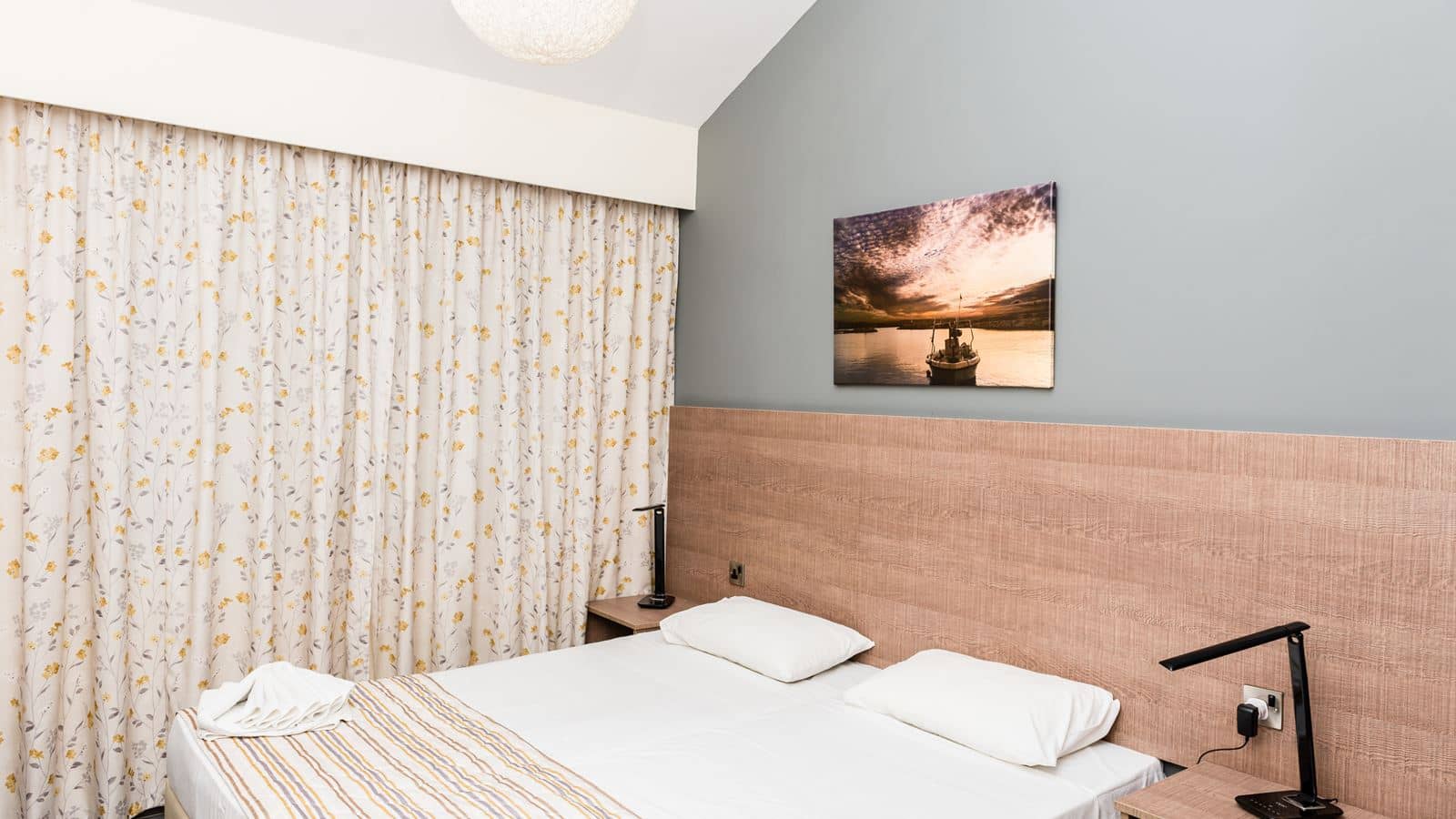 rooms-1-bedroom-standard-apartment-lateral-sea-view