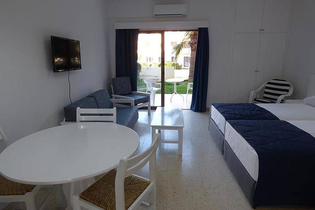 rooms-standard-studio-balcony-or-terrace