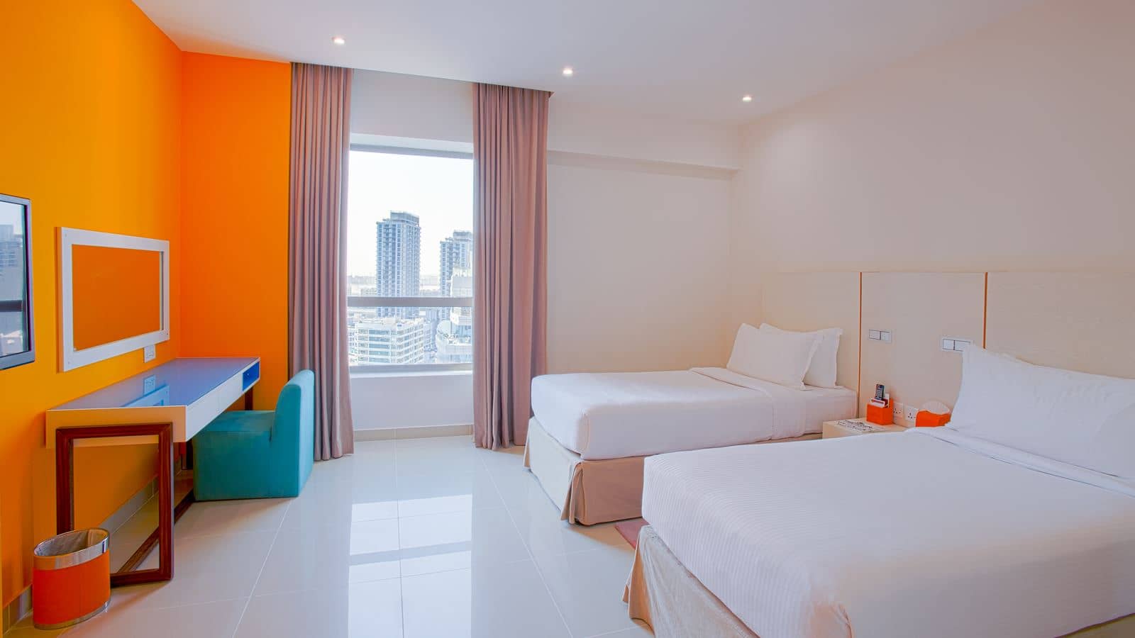 rooms-deluxe-room-city-view-kingtwin