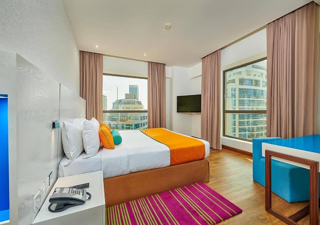 rooms-2bedroom-suite-balcony-partial-sea-view