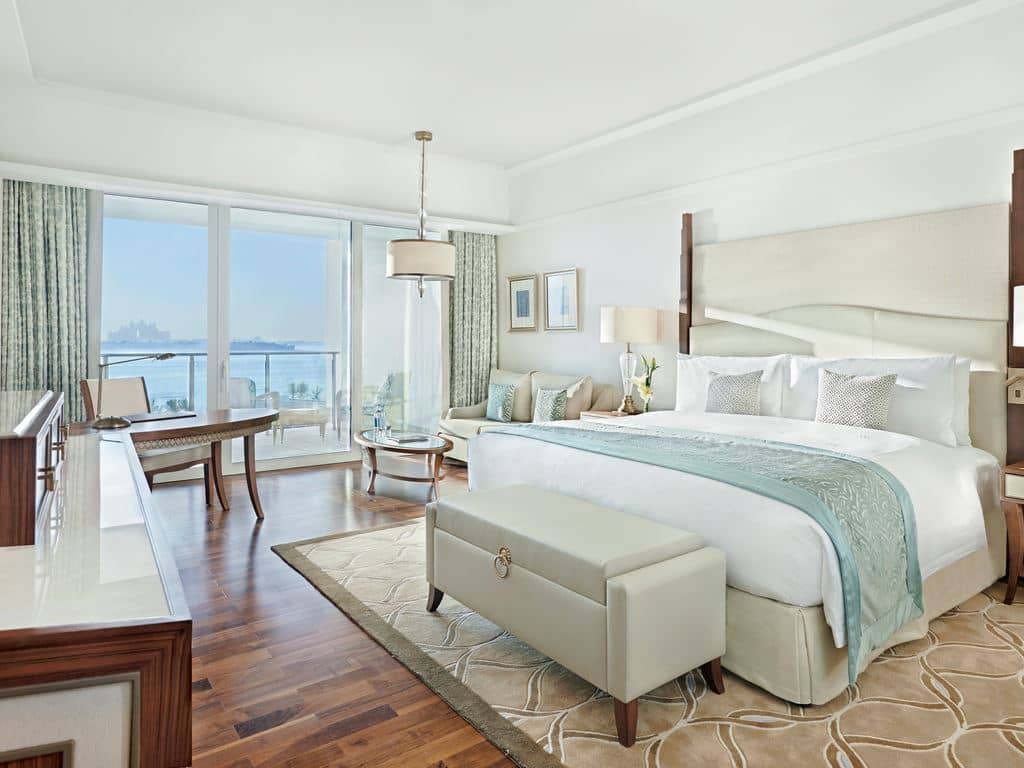 rooms-king-deluxe-palm-sea-view-room
