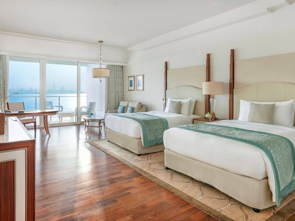 rooms-queen-deluxe-skyline-sea-view-room