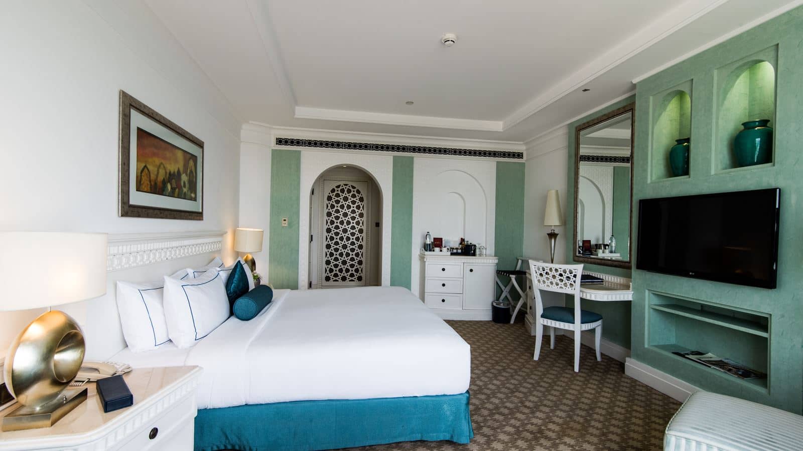rooms-tower-room-partial-sea-view