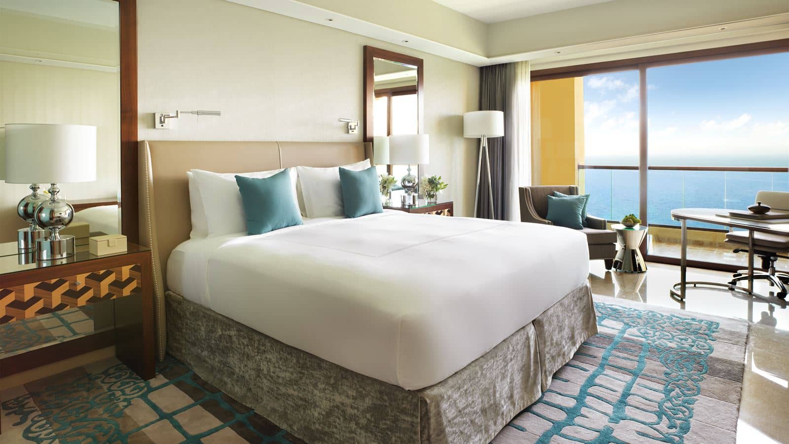 rooms-fairmont-view-room-king