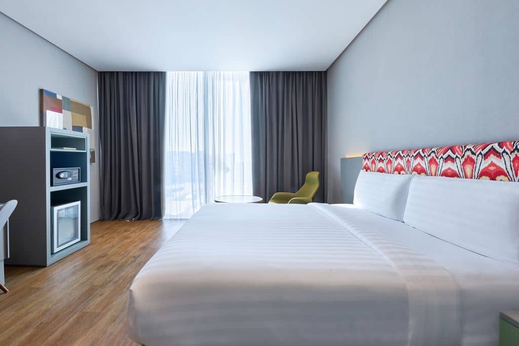rooms-standard-room-city-view