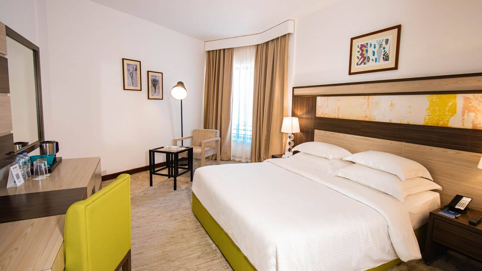 rooms-deluxe-room