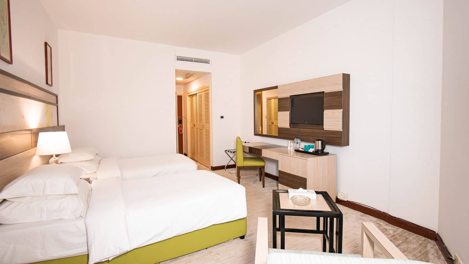 rooms-deluxe-room