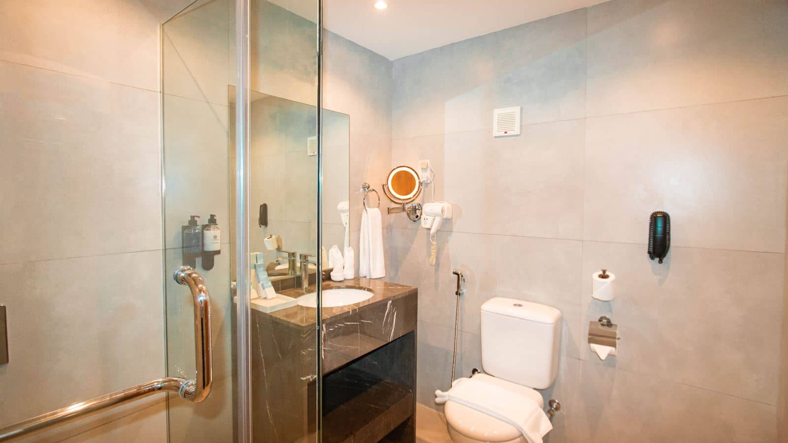 rooms-deluxe-room