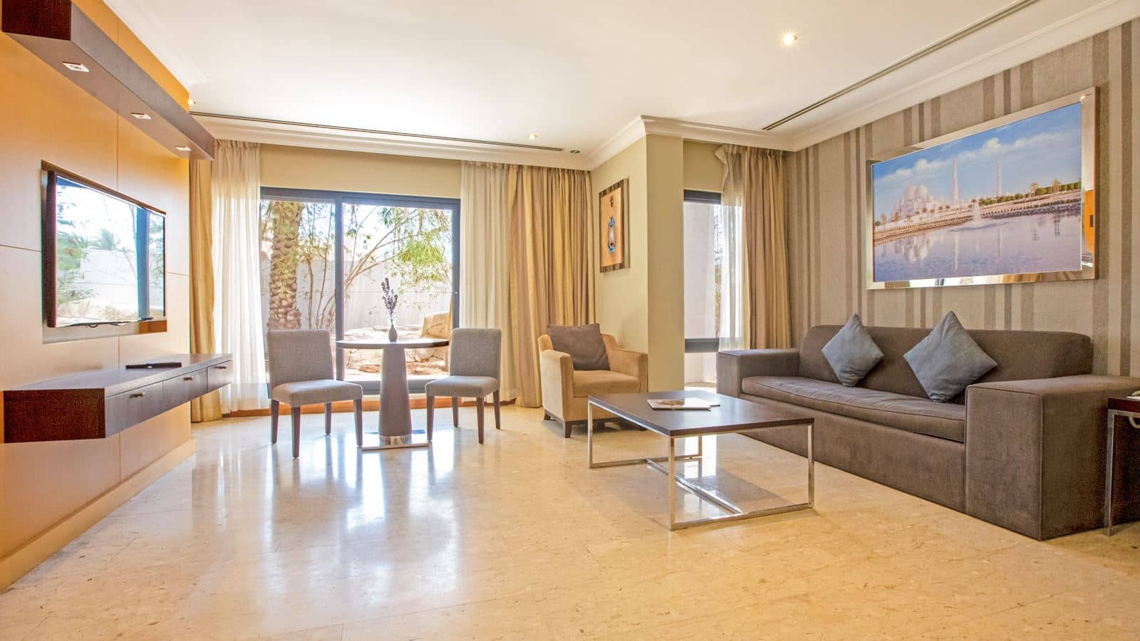 rooms-family-room