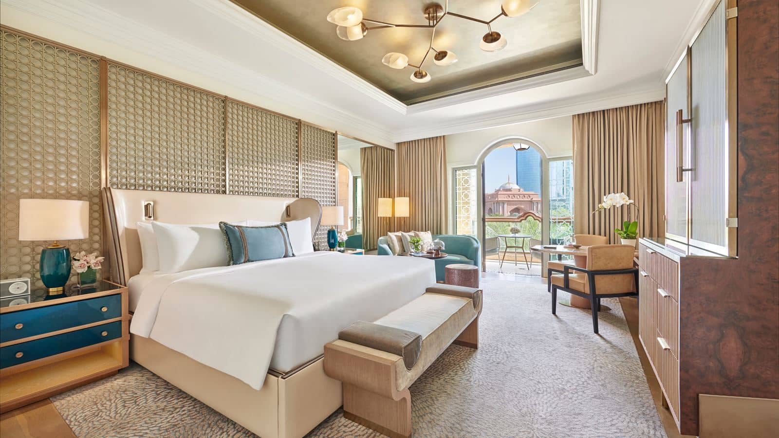 rooms-family-deluxe-city-view-room