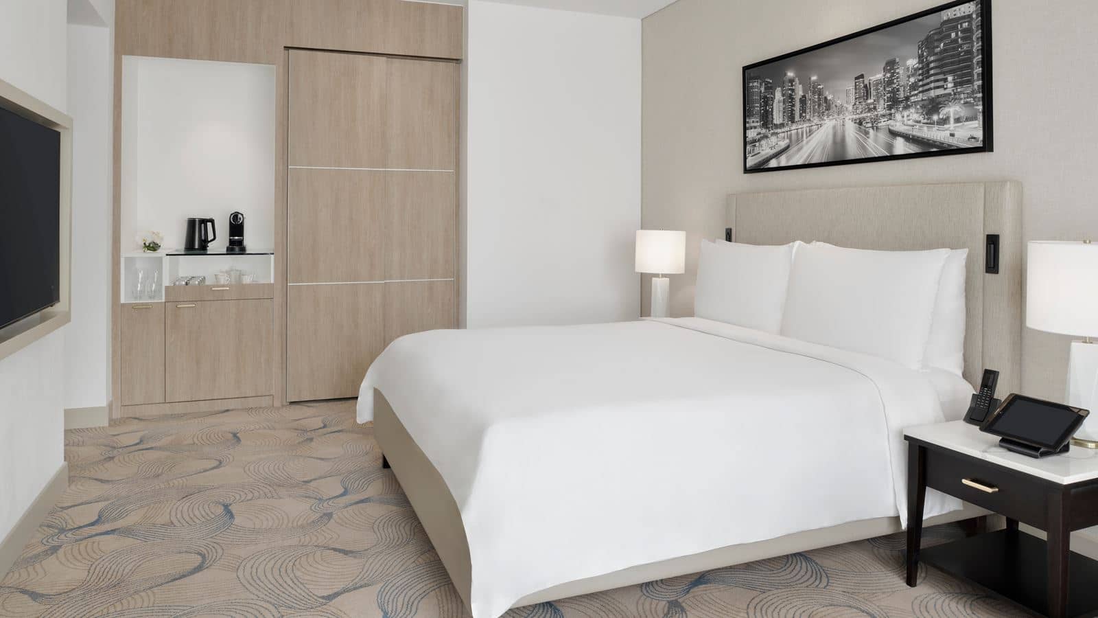 rooms-executive-club-room-city-view