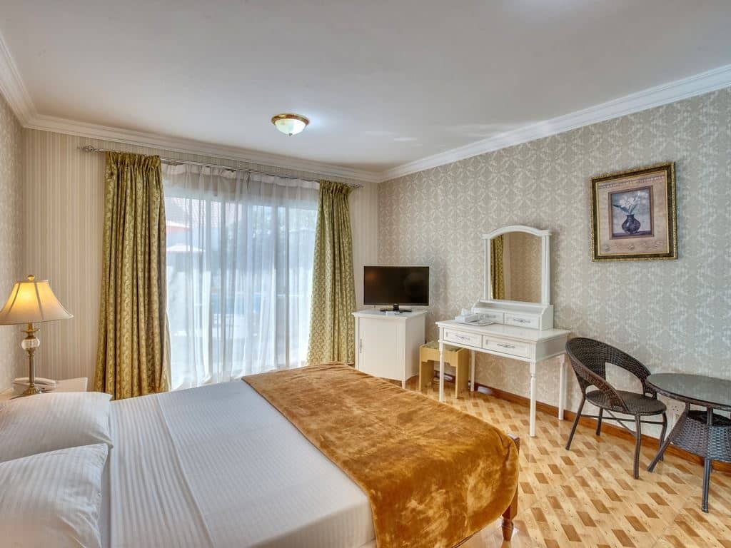 rooms-family-room