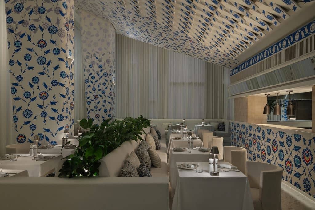 restaurants-the-blue-door