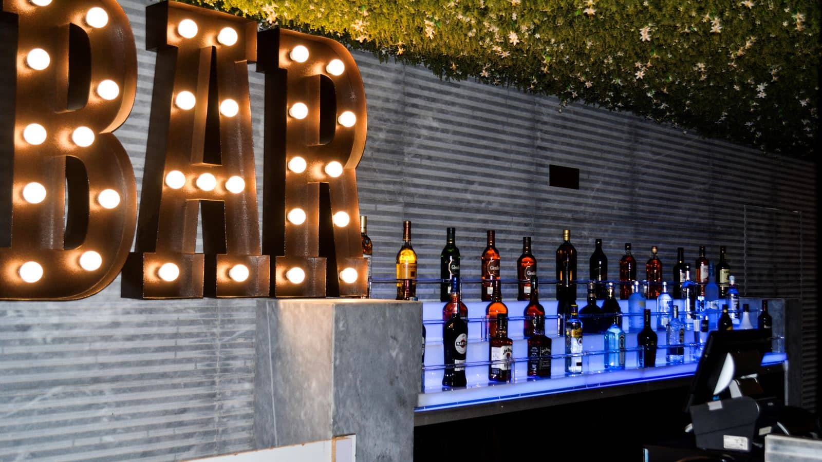 bars-upyard-lounge