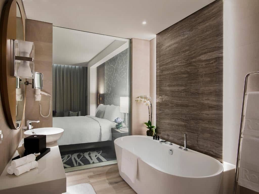 rooms-room-w-lounge-access