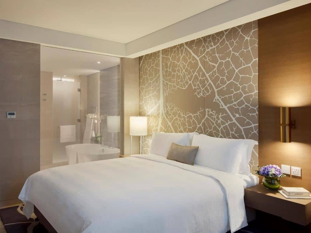 rooms-room-w-lounge-access