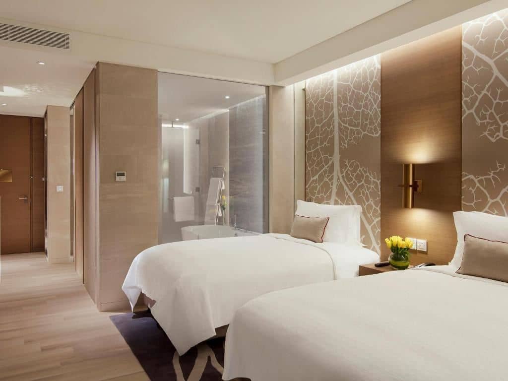 rooms-room-w-lounge-access