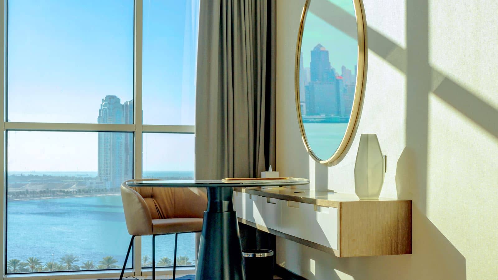 rooms-deluxe-suite-room