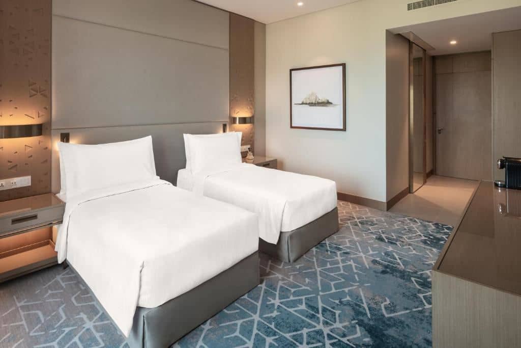 rooms-deluxe-room-city-view