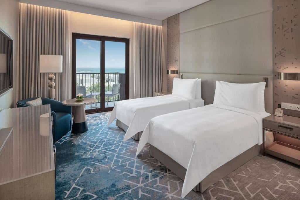 rooms-deluxe-room-pool-view