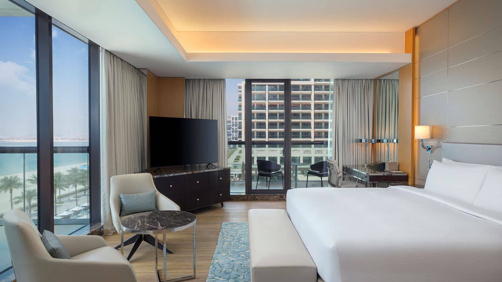 rooms-one-bedroom-suite-with-sea-view-king