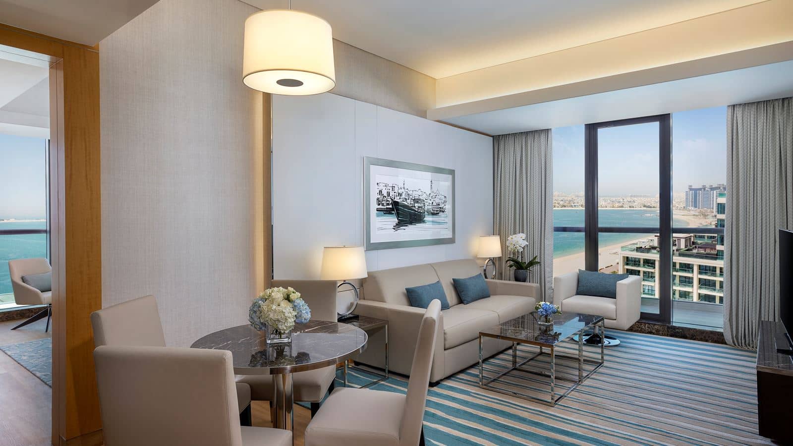 rooms-one-bedroom-suite-with-sea-view-king