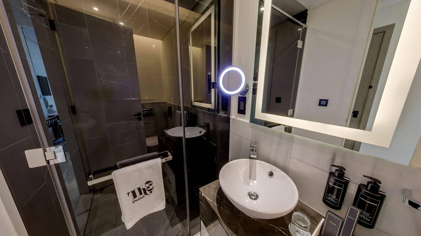 rooms-deluxe-room